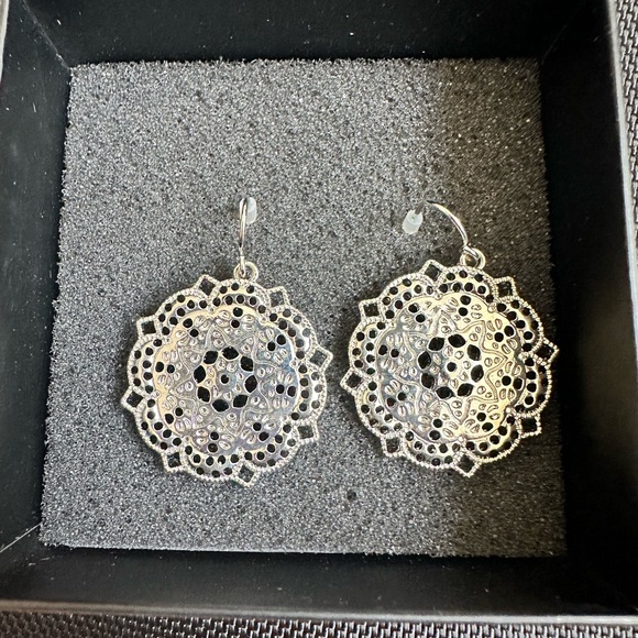 Jewelry - Elegant Silver Filigree Earrings